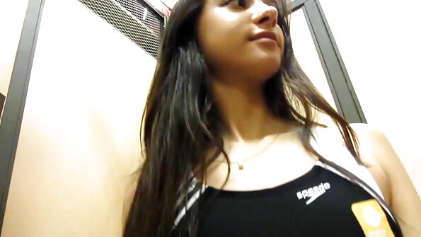 轻浮的年轻女人对女同性恋拳交是肯定的